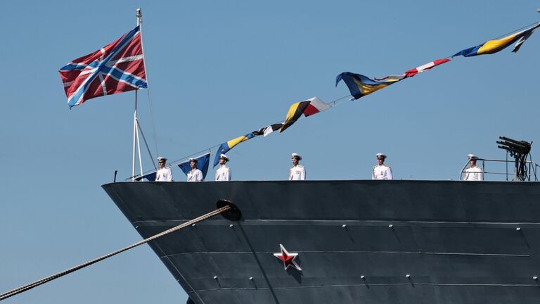 День ВМФ в Петербурге завершился праздничным салютом