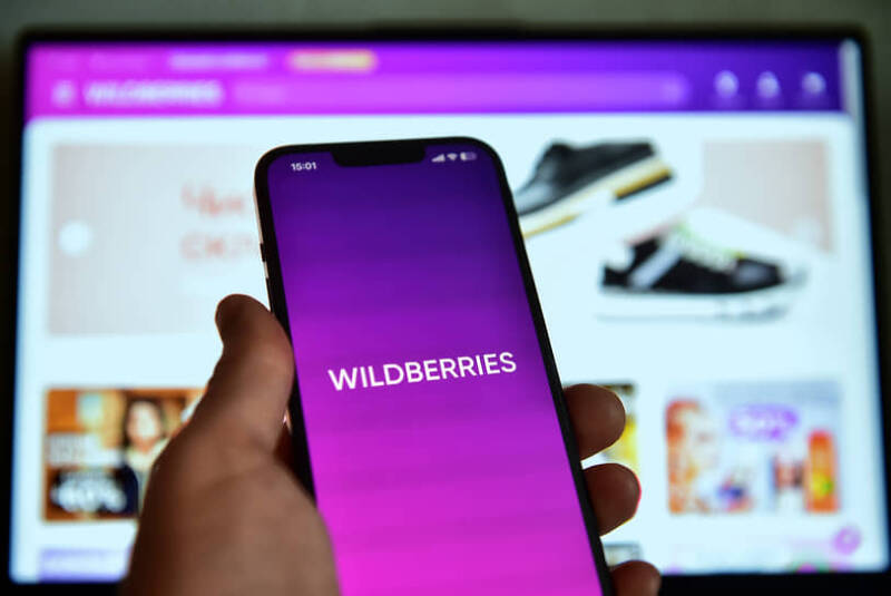 Сооснователи Wildberries подают друг другу знаки