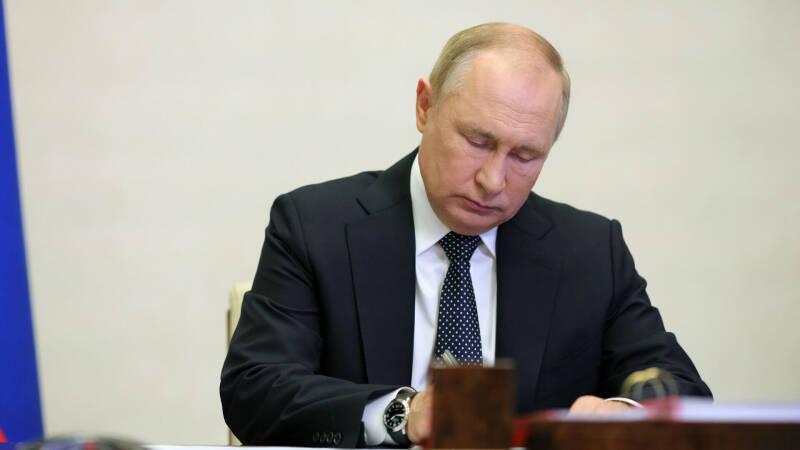 Путин упростил получение ВНЖ для репатриантов